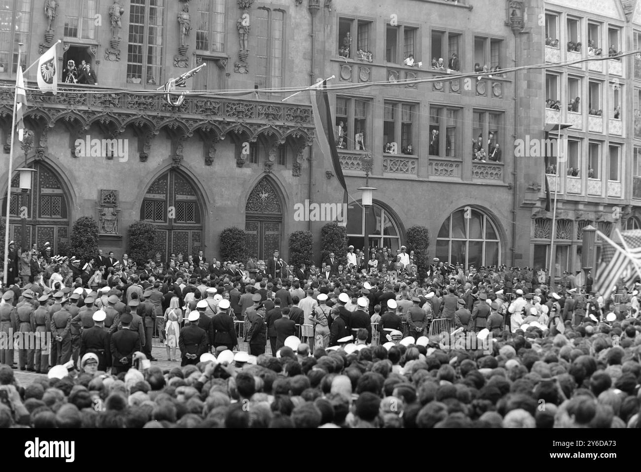 LE PRÉSIDENT AMÉRICAIN JOHN F. KENNEDY VISITE LE VIEUX FRANCFORT, ALLEMAGNE DE L'OUEST ; 26 JUIN 1963 Banque D'Images