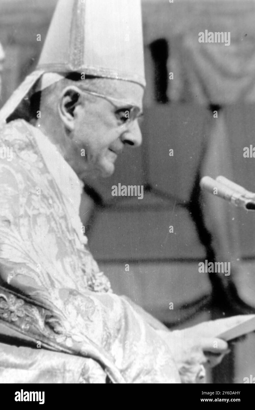 LE NOUVEAU PAPE EST LE CARDINAL GIOVANNI BATTISTA MONTINI - PAPE PAUL VI À VATICAN, ROME, ITALIE / ; 22 JUIN 1963 Banque D'Images
