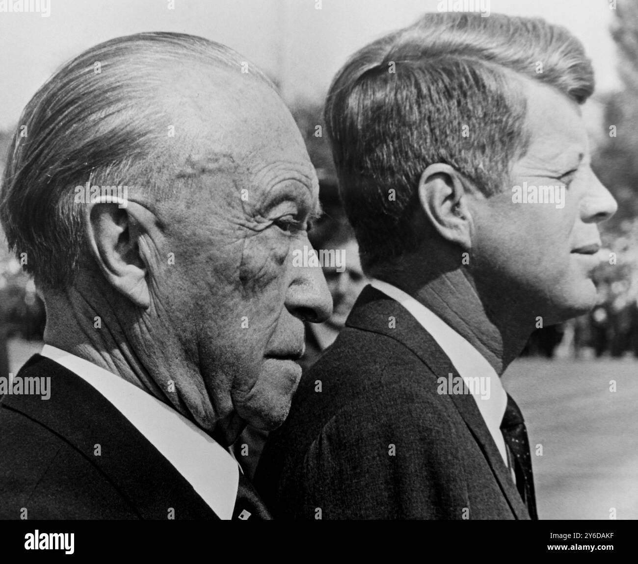 23 JUIN 1963 LE CHANCELIER OUEST-ALLEMAND KONRAD ADENAUER AVEC LE PRÉSIDENT AMÉRICAIN JOHN F. KENNEDY À WAHN, ALLEMAGNE DE L'OUEST. Banque D'Images