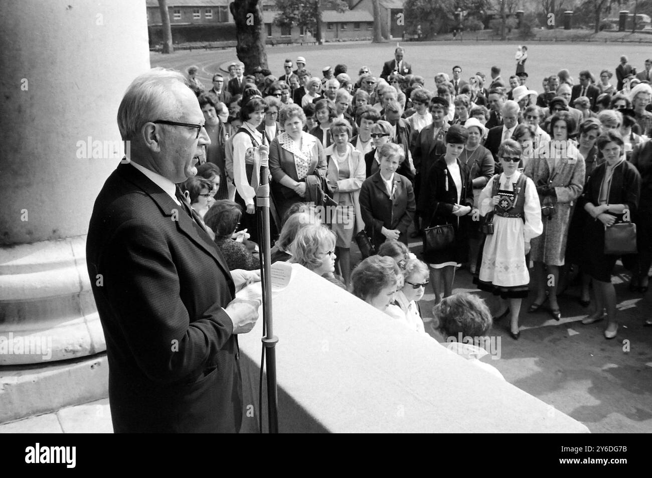 LE MINISTRE NORVÉGIEN DES AFFAIRES ÉTRANGÈRES HALVARD LANGE PREND LA PAROLE À L'OCCASION DE LA FÊTE NATIONALE À LONDRES LE 17 MAI 1963 Banque D'Images