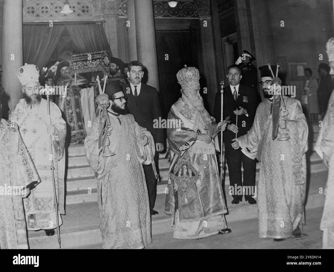 ARCHEVÊQUE CHRISSOSTOMOS - SERVICE DU VENDREDI SAINT À LA CATHÉDRALE D'ATHÈNES / ; 16 AVRIL 1963 Banque D'Images