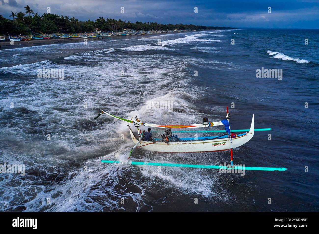 Indonésie, île de Bali, pêche traditionnelle sur la plage de Perancak Banque D'Images