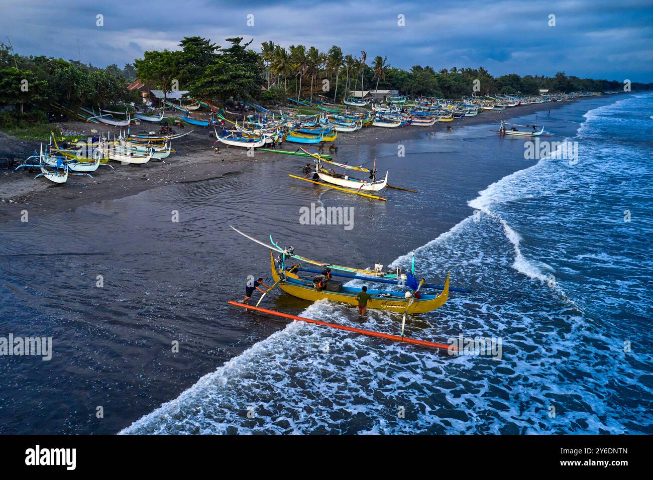 Indonésie, île de Bali, pêche traditionnelle sur la plage de Perancak Banque D'Images