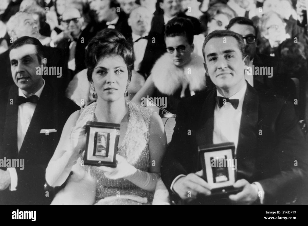 GINA LOLLOBRIGIDA ET VITTORIO GASSMAN AVEC DES PRIX ITALIENS À ROME / ; 29 MARS 1963 Banque D'Images