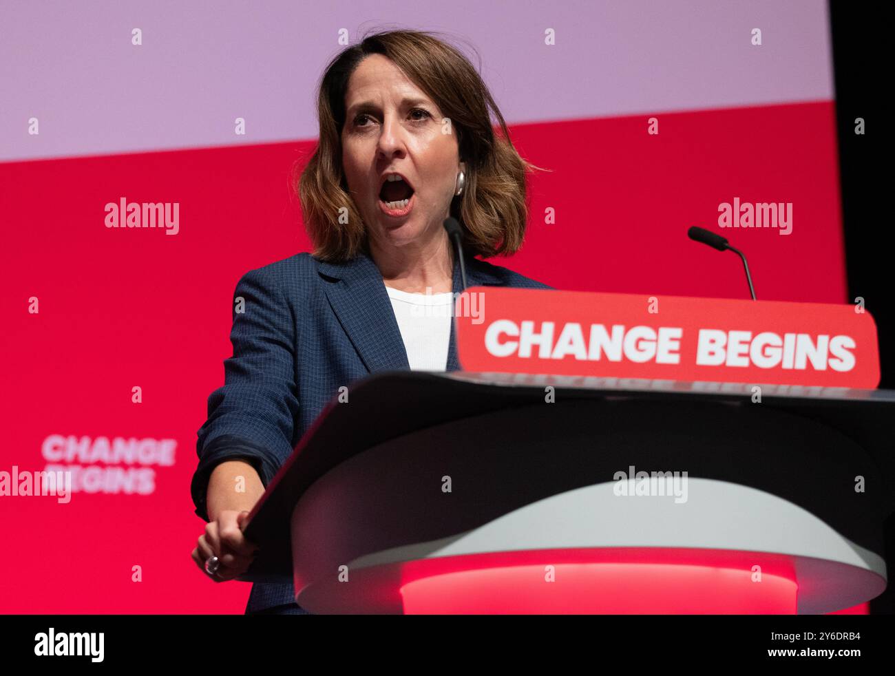 Liverpool, Royaume-Uni. 25 septembre 2024. Elizabeth Kendall, secrétaire d'État au travail et aux pensions, prononce un discours le dernier jour de la Conférence du travail. Liverpool UK photo : Garyroberts/worldwidefeatures.com crédit : GaryRobertsphotography/Alamy Live News Banque D'Images