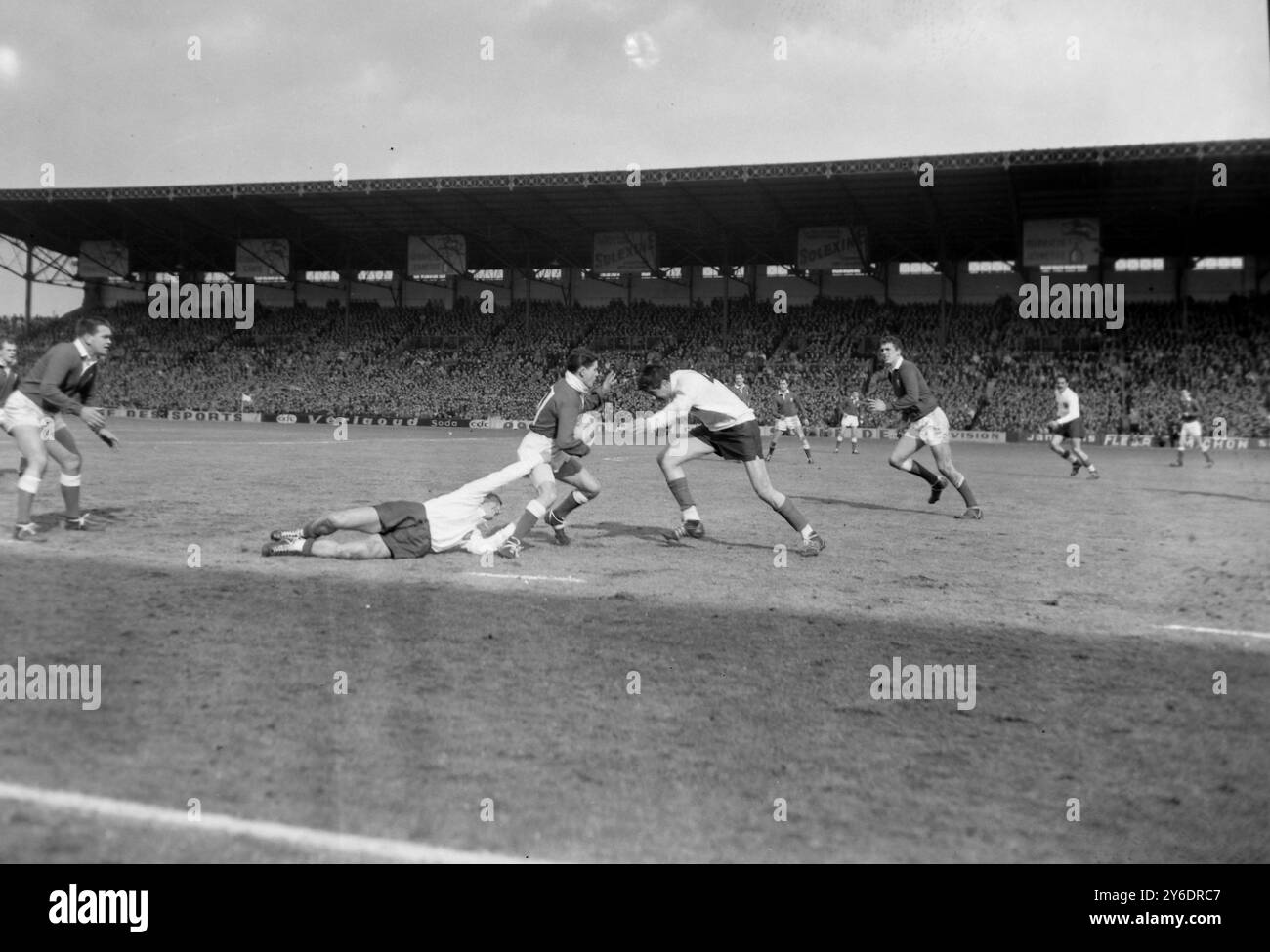 RUGBY FRANCE V WALES ALBALDEDEJO WATKINS ; 23 MARS 1963 Banque D'Images