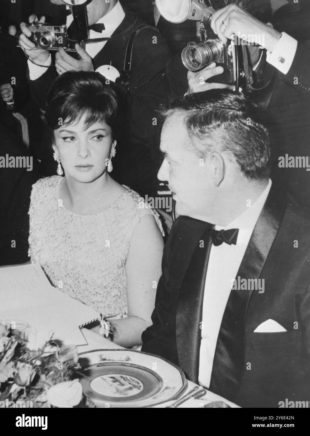 GINA LOLLOBRIGIDA AVEC LE PRINCE RAINIER À MONACO / ; 21 JANVIER 1963 Banque D'Images