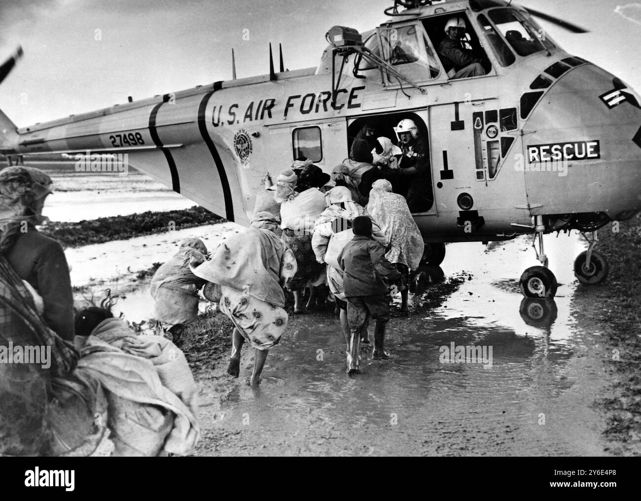 INONDATIONS SIDI SLIMANE SURVIVANTS AU MAROC ; 14 JANVIER 1963 Banque D'Images
