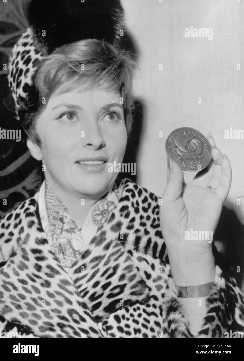 GINA LOLLOBRIGIDA LAURÉATE DU PRIX D'HONNEUR FRANÇAIS À PARIS / ; 2 JANVIER 1963 Banque D'Images
