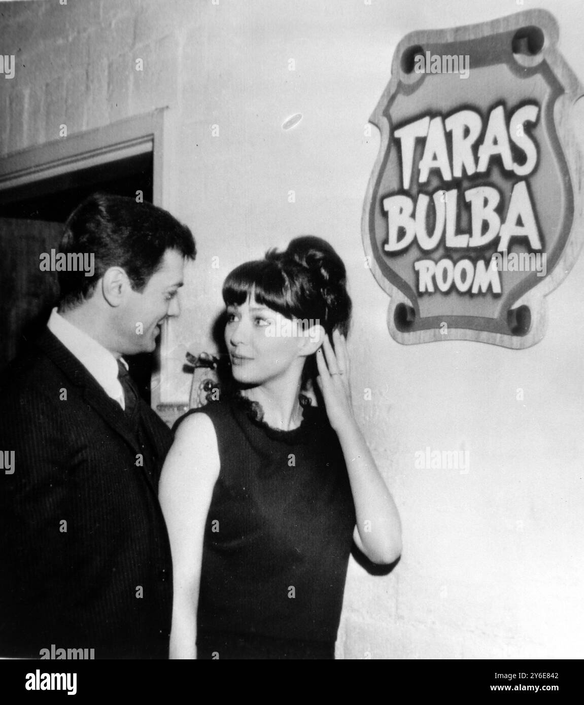 CHRISTINE KAUFMANN ET TONY CURTIS À HOLLYWOOD / ; 15 DÉCEMBRE 1962 Banque D'Images