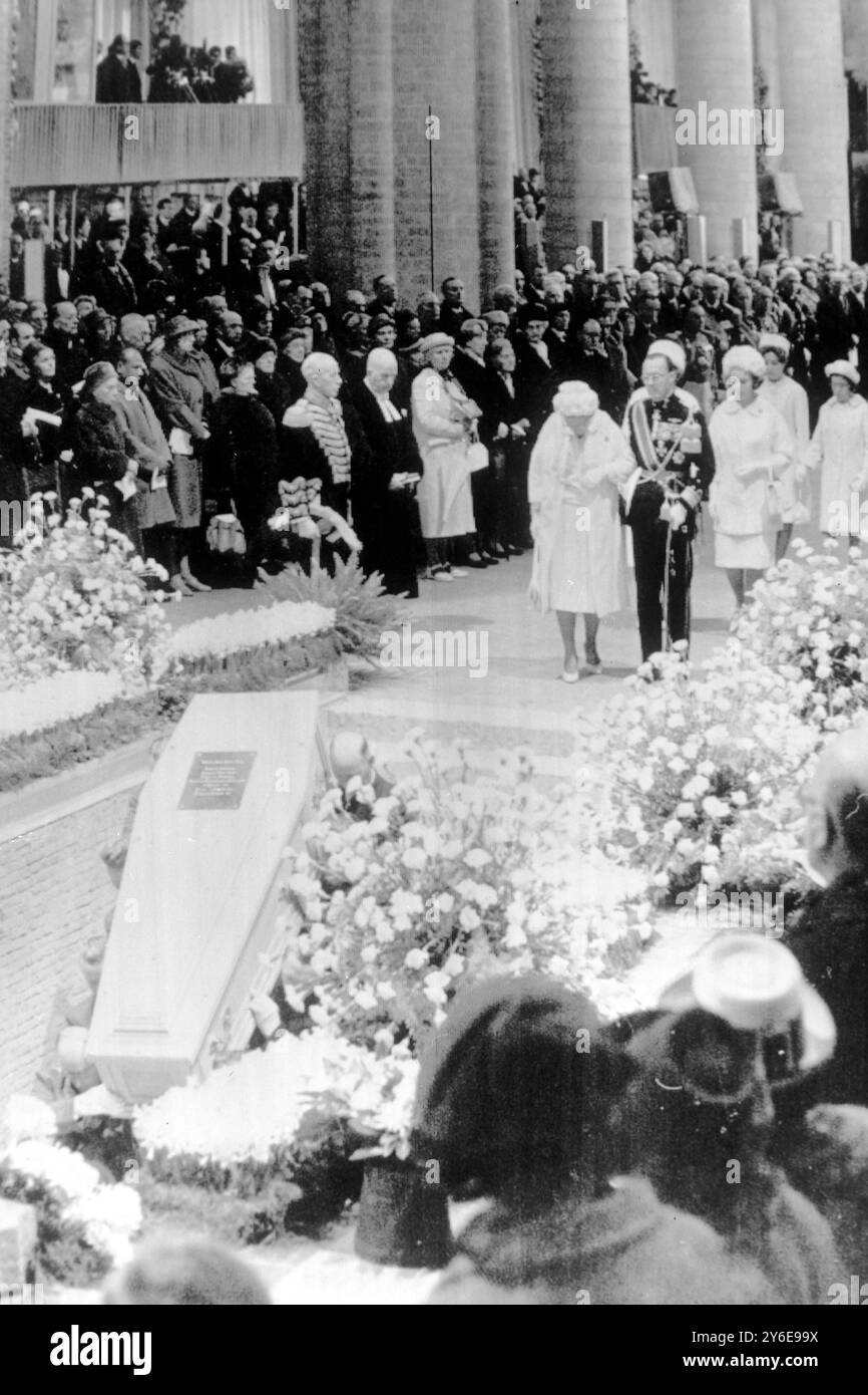 FAMILLE DE LA REINE JULIANA AUX FUNÉRAILLES DE LA REINE WILHELMINE ; 8 DÉCEMBRE 1962 Banque D'Images
