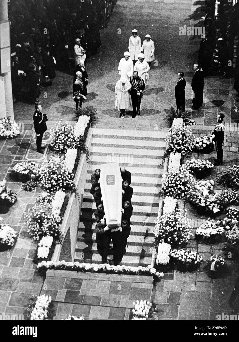 FAMILLE DE LA REINE JULIANA AUX FUNÉRAILLES DE LA REINE WILHELMINE À LA HAYE ; 9 DÉCEMBRE 1962 Banque D'Images