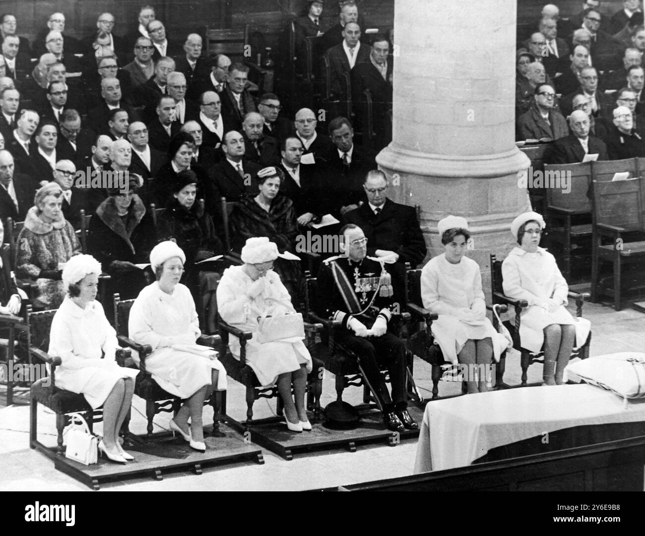 FAMILLE DE LA REINE JULIANA AUX FUNÉRAILLES DE LA REINE WILHELMINE À LA HAYE ; 9 DÉCEMBRE 1962 Banque D'Images