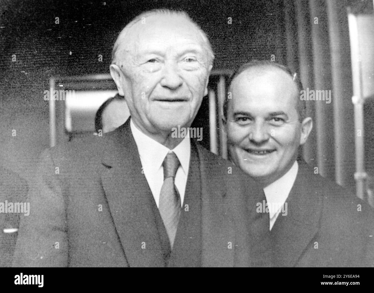 LE CHANCELIER OUEST-ALLEMAND KONRAD ADENAUER AVEC RAINER BARZEL À BONN ; 3 DÉCEMBRE 1962 Banque D'Images