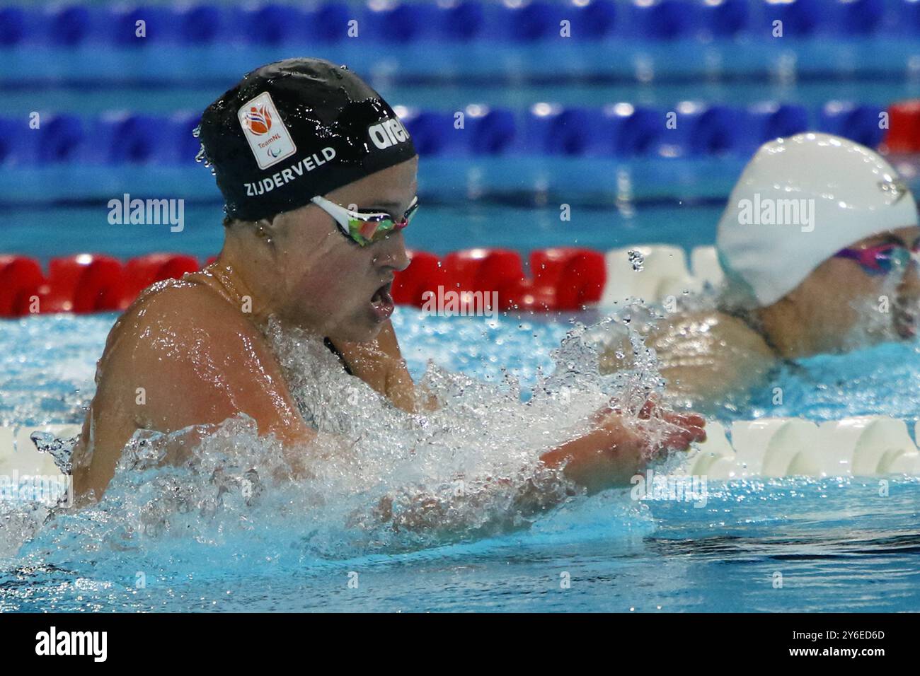 Chantalle ZIJDERVELD (SB9) des pays-Bas dans le para natation féminine 100m brasse - manches SB9 à la Défense Arena, Paris, France aux Jeux paralympiques de 2024. Banque D'Images