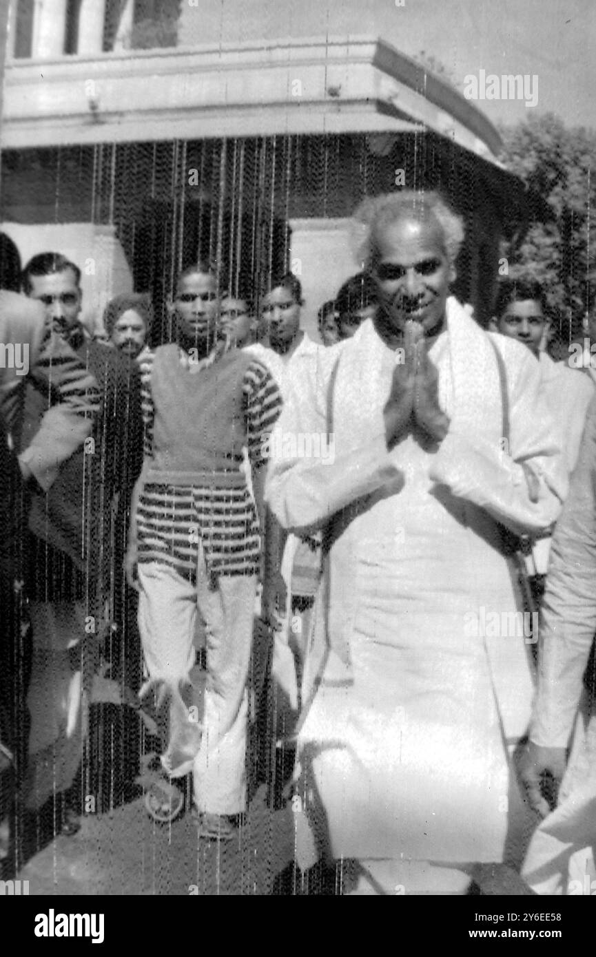 KRISHNA MENON AU PARLEMENT INDIEN NEW DELHI / ; 8 NOVEMBRE 1962 Banque D'Images