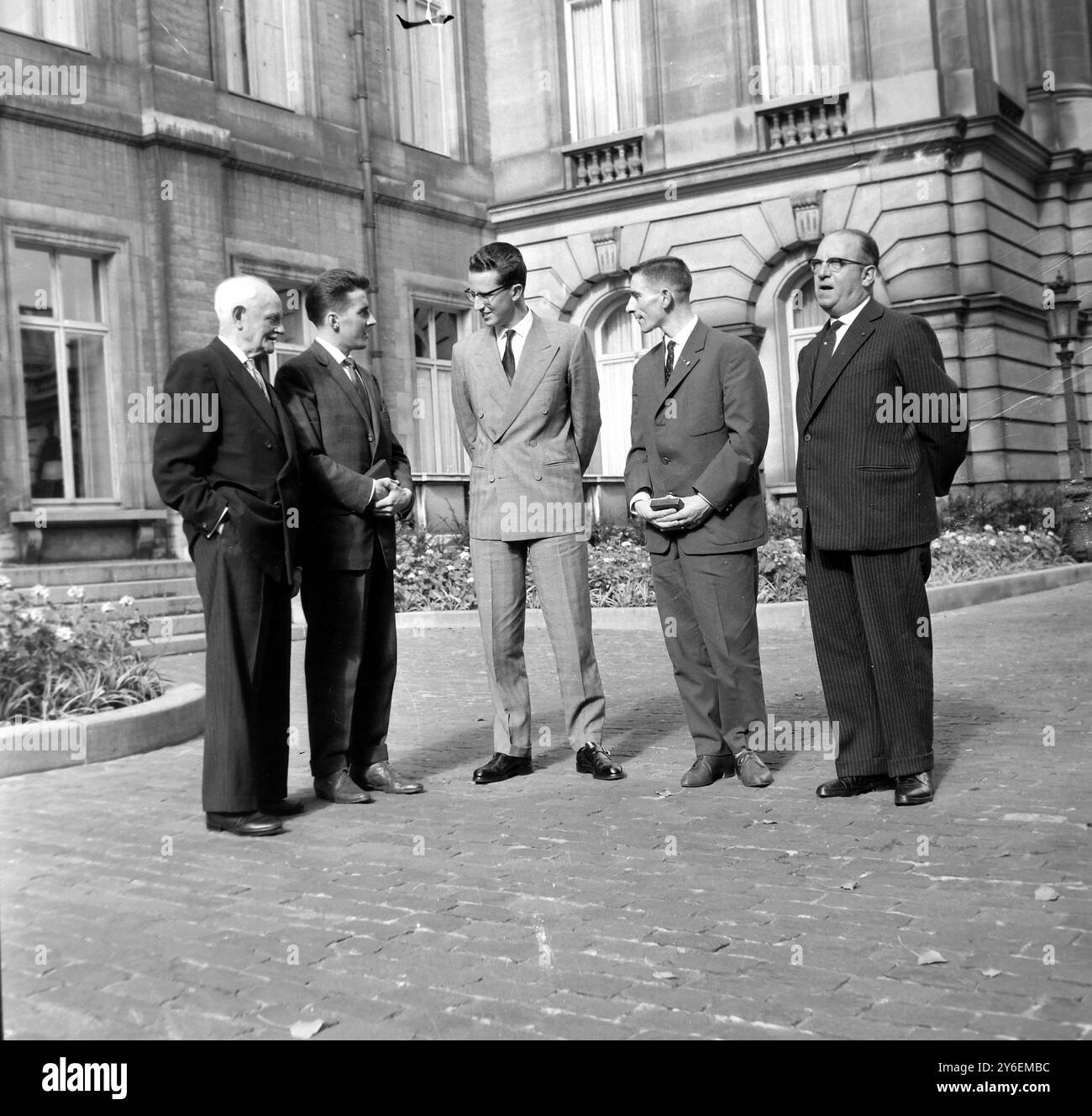 LE ROI BADOUIN REÇOIT LES ATHLÈTES AU PALAIS ROYAL DE BRUXELLES ; 19 OCTOBRE 1962 Banque D'Images