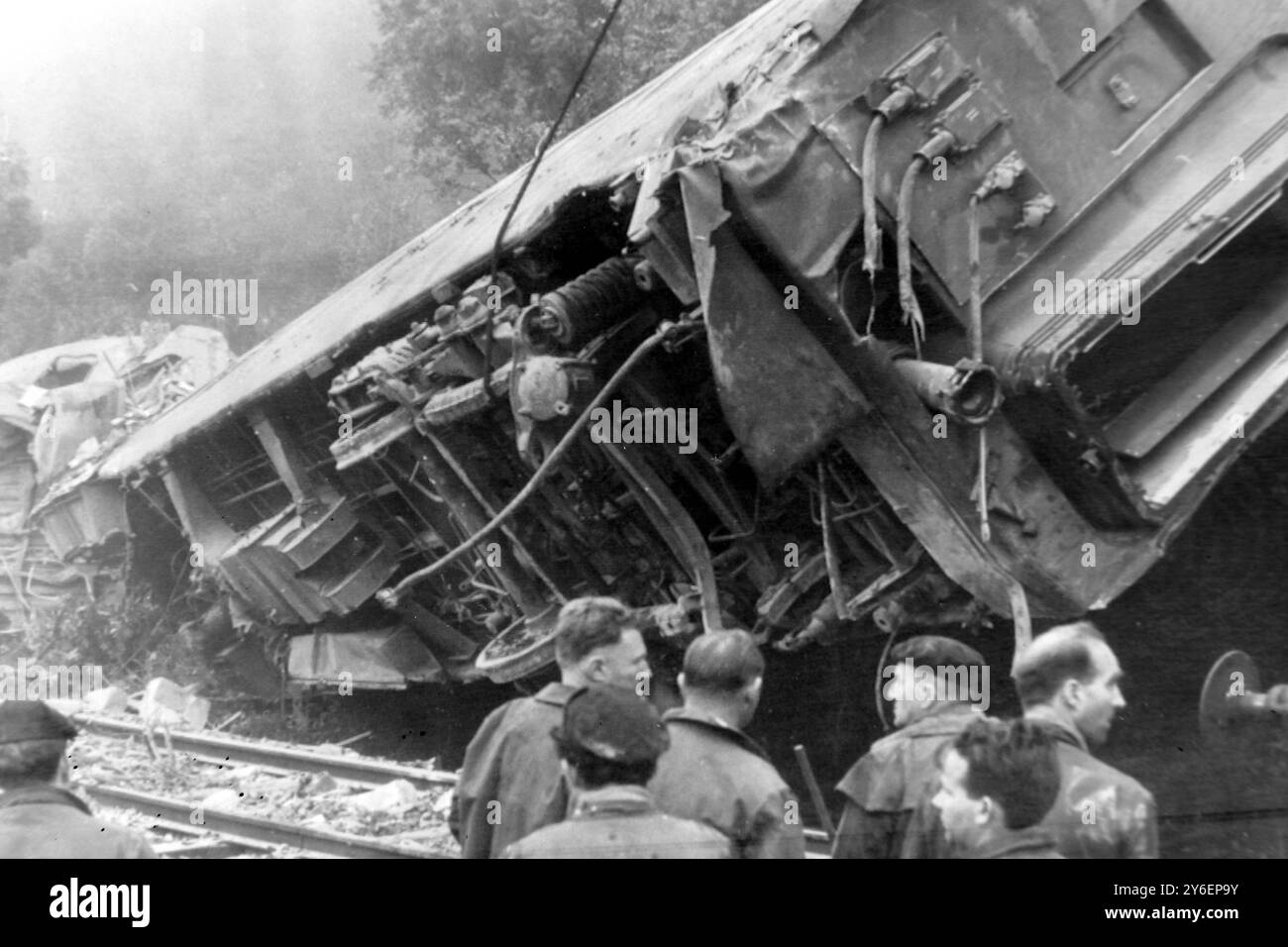 ACCIDENTS FERROVIAIRES NAUFRAGÉS DES AUTOCARS MILAN PARIS ; 6 OCTOBRE 1962 Banque D'Images