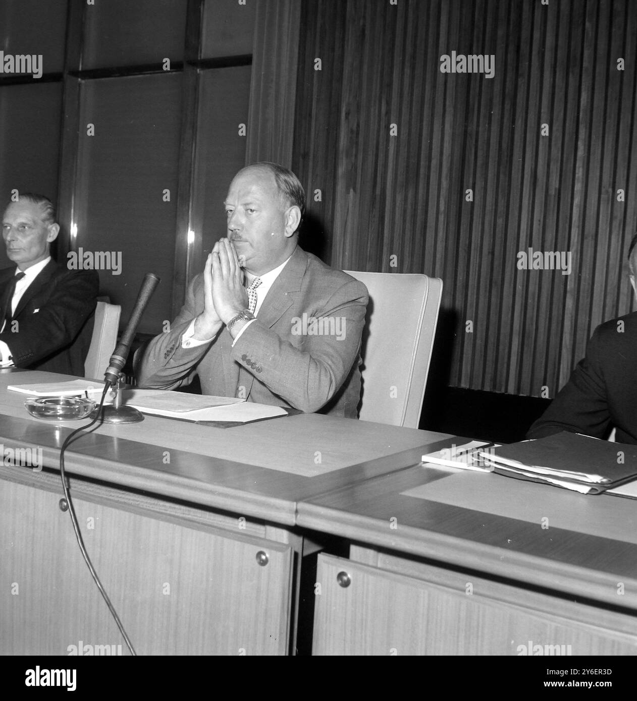 RICHARD BEECHING - CONFÉRENCE DE PRESSE À LONDRES / ; 1ER OCTOBRE 1962 Banque D'Images