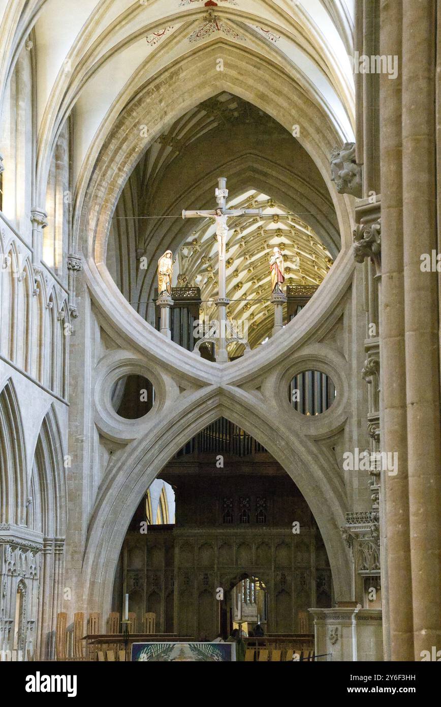 Arc en ciseaux en pierre dans la cathédrale de Wells, Somerset, Angleterre. Banque D'Images