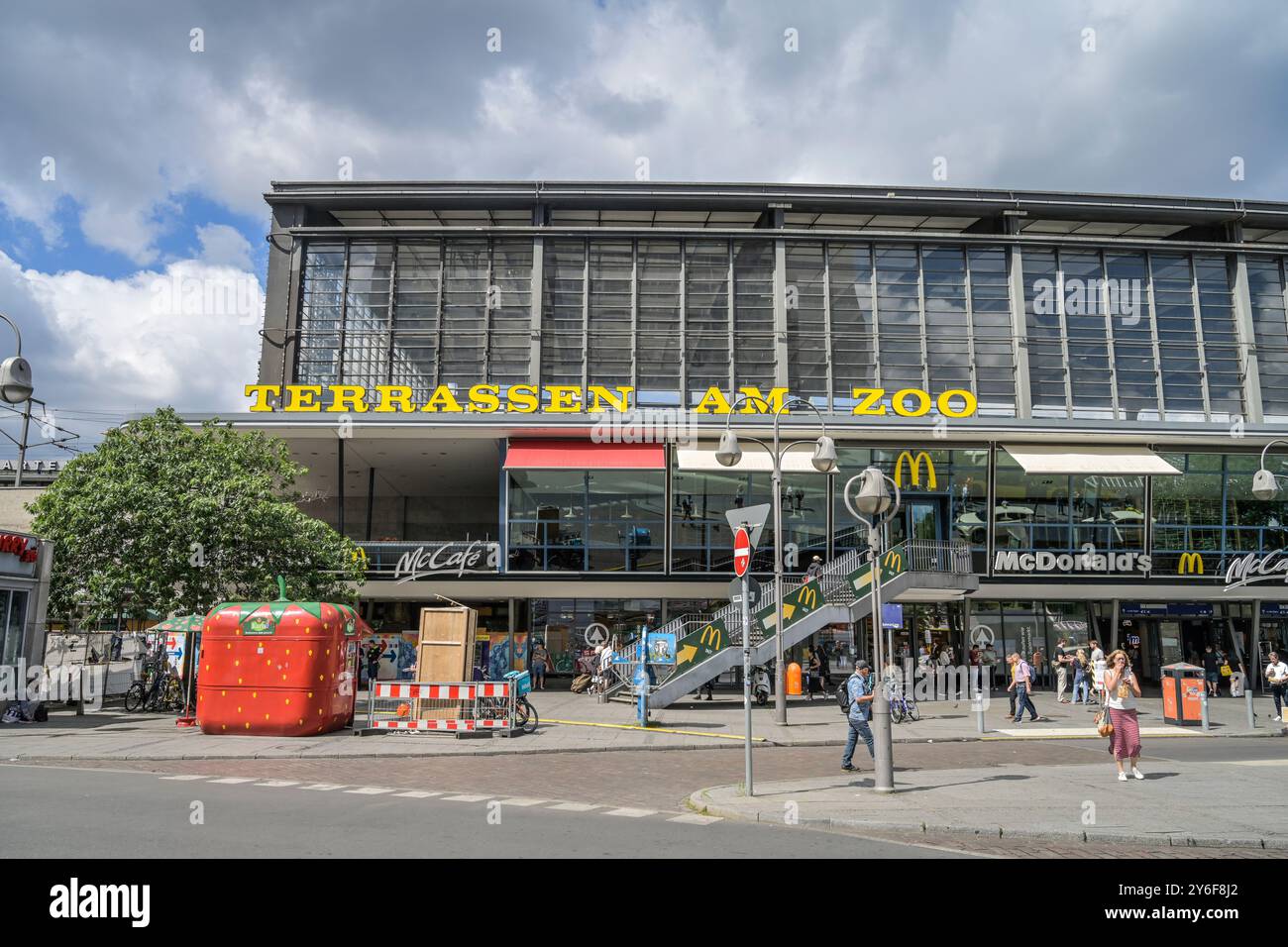 Terrassen am Zoo, McDonald, Bahnhof Zoo, Charlottenburg, Berlin, Allemagne Banque D'Images