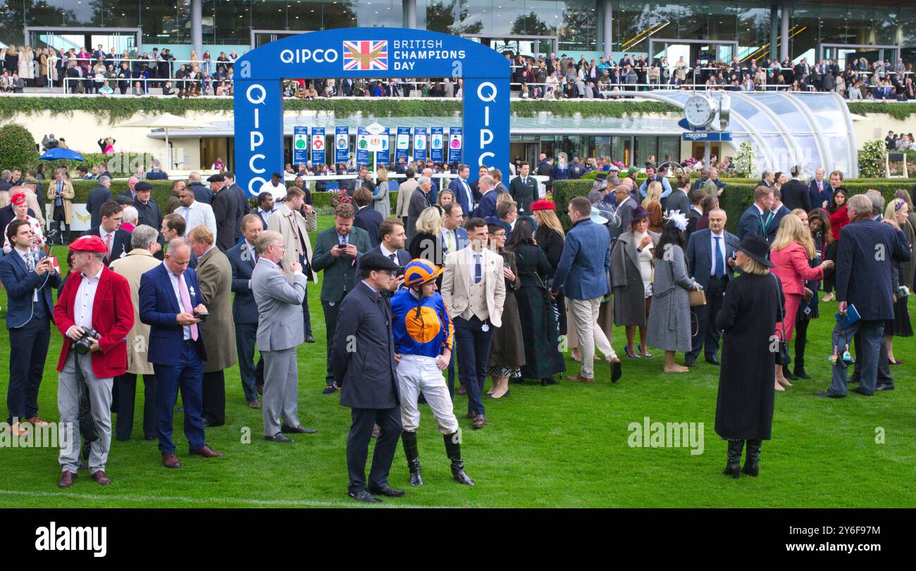 Ryan Moore et Aidan O'Brien discutent à Ascot Qipco Champion Day. Banque D'Images