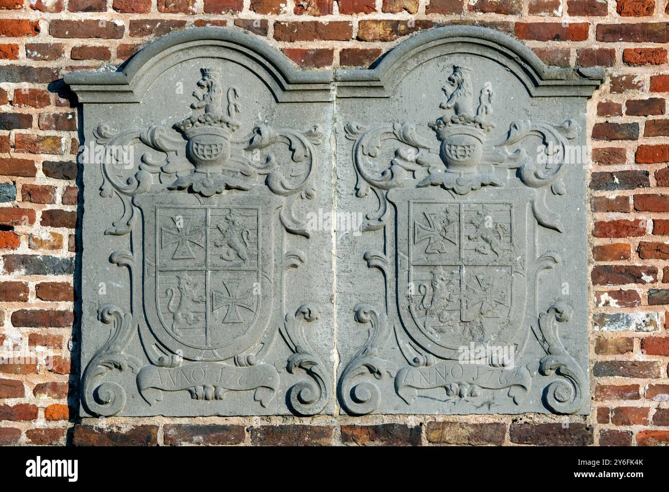 Armoiries de la Commanderie d'Alden Biesen, château du XVIe siècle à Rijkhoven, Bilzen, province de Limbourg, Flandre, Belgique Banque D'Images