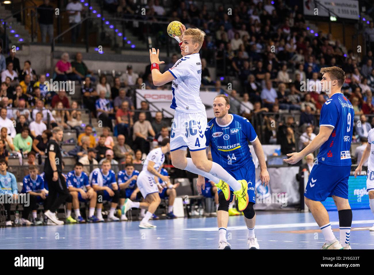 Ellidi VIDARSSON (VfL Gummersbach, #04) erzielt ein Tor, Aktion, Torwurf TVB Stuttgart (TVB) vs. VfL Gummersbach (GUM), Handball, Maenner, Daikin 1. Handball Bundesliga (HBL), 4. Spieltag, Spielzeit 2024/2025, 25.09.2024 Foto : Eibner-Pressefoto/Oliver Schmidt Banque D'Images