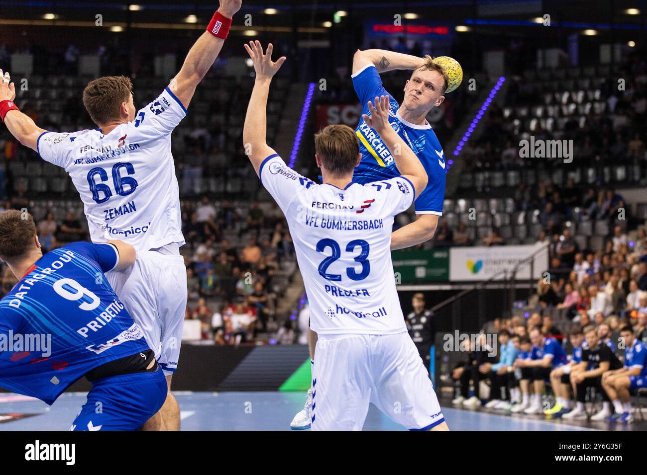 Nico SCHOETTLE (TVB Stuttgart, #08) erzielt ein Tor, Aktion, Torwurf TVB Stuttgart (TVB) vs. VFL Gummersbach (GUM), Handball, Maenner, Daikin 1. Handball Bundesliga (HBL), 4. Spieltag, Spielzeit 2024/2025, 25.09.2024 Foto : Eibner-Pressefoto/Oliver Schmidt Banque D'Images