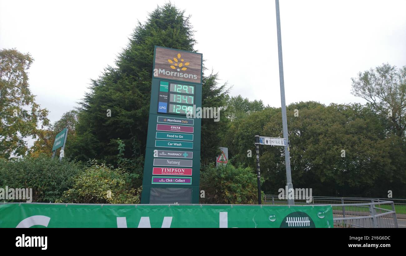 Tableau des prix à la station-service MFG de Morrissons indiquant le prix de l'essence, du diesel et du GPL Banque D'Images
