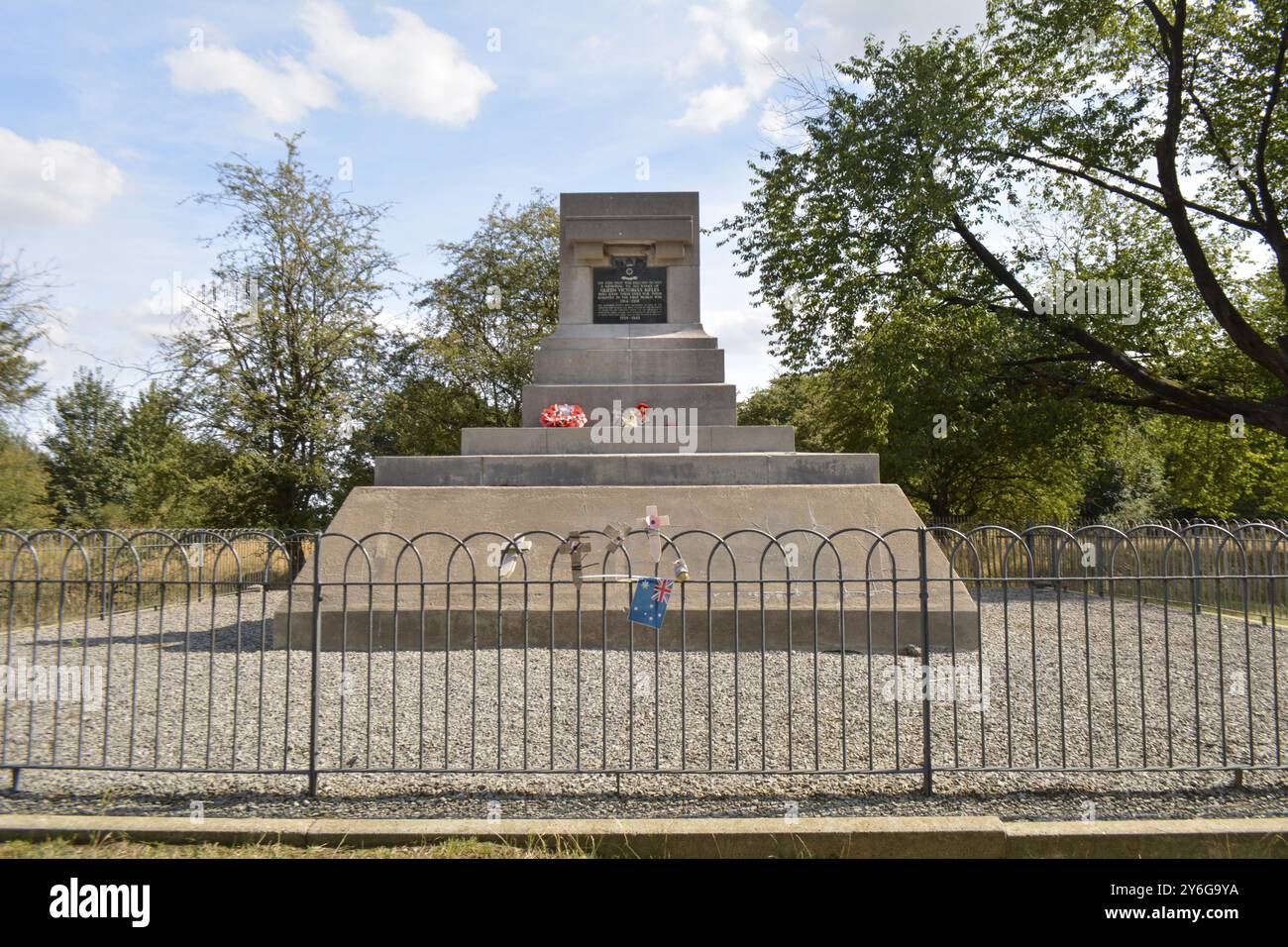 Zillebeke, Belgique, août 2018 : monument à la mémoire des victimes de la première Guerre mondiale. Queen Victoria's Rifles. Hill 60, Europe Banque D'Images