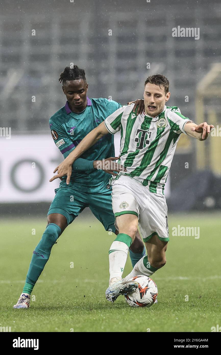 Bruxelles, Belgique. 25 septembre 2024. Moussa N'Diaye d'Anderlecht et Kristoffer Zachariassen de Ferencvaros combattent pour le ballon lors d'un match de football entre le RSC belge Anderlecht et le TC hongrois de Ferencvarosi, le mercredi 25 septembre 2024 à Bruxelles, le jour d'ouverture de la phase League du tournoi de l'UEFA Europa League. BELGA PHOTO BRUNO FAHY crédit : Belga News Agency/Alamy Live News Banque D'Images