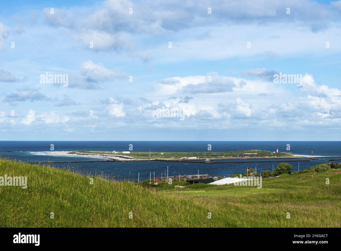 Vue de l'Oberland vallonné à la dune de l'île de Heligoland, vue de l'Oberland de Heligoland, plage sud avec phare, No Banque D'Images