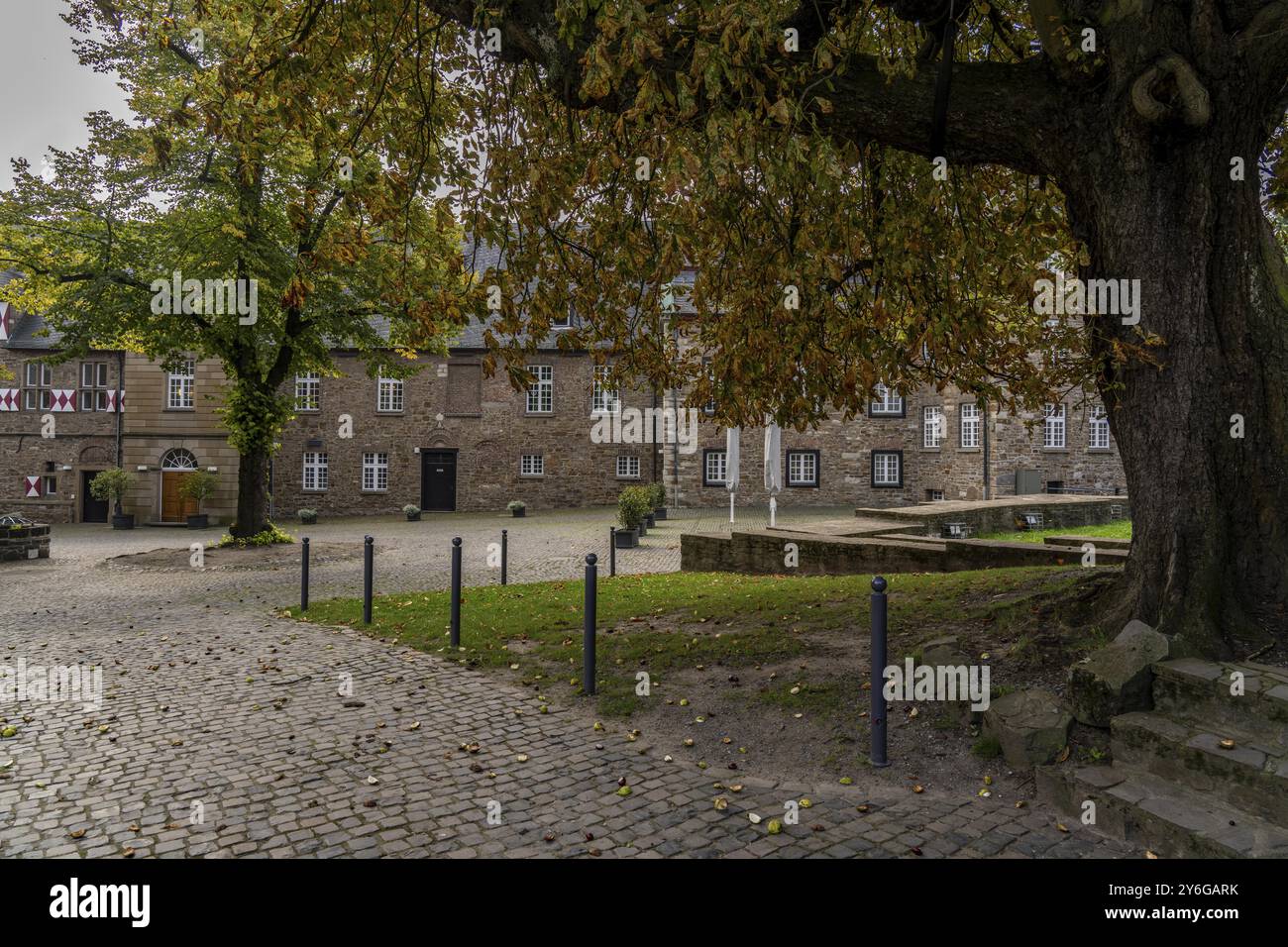 Château de Broich sur la rive ouest de la Ruhr près du centre-ville, la fortification est en partie la plus ancienne fortification médiévale préservée Banque D'Images