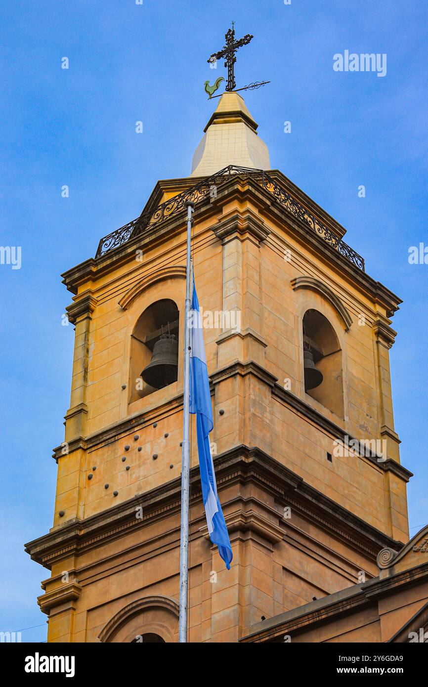 Tour du couvent de Santo Domingo, Mausolée du général Belgrano avec impacts de boulet de canon Banque D'Images