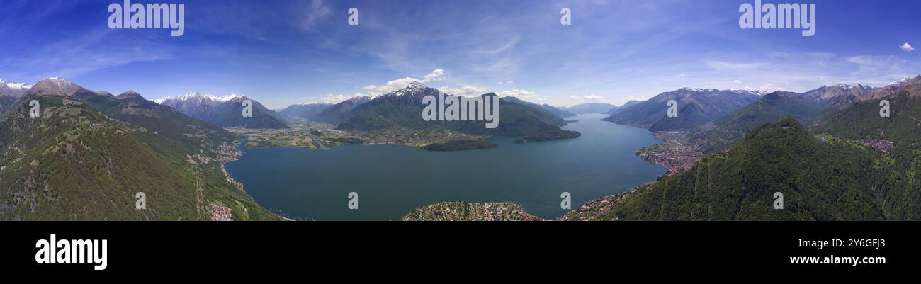 Panorama de l'antenne paysage sur le lac de Como entre les montagnes en Italie Banque D'Images