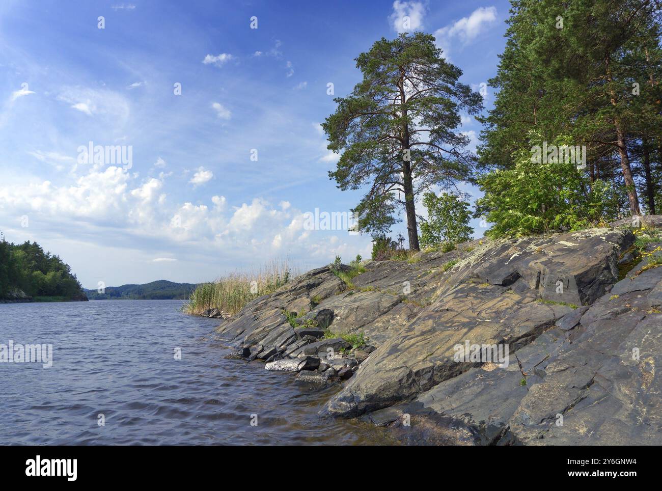 Beau paysage sur le lac Ladoga en Carélie Banque D'Images