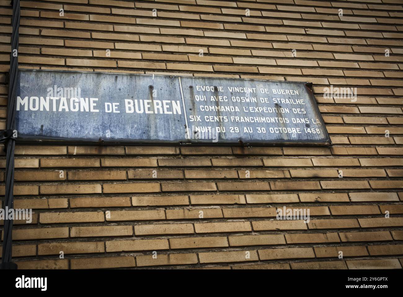Liège, Belgique, juin 2021 : panneau de rue de montagne de Bueren à Liège sur un mur de briques. Gros plan et détails, Europe Banque D'Images