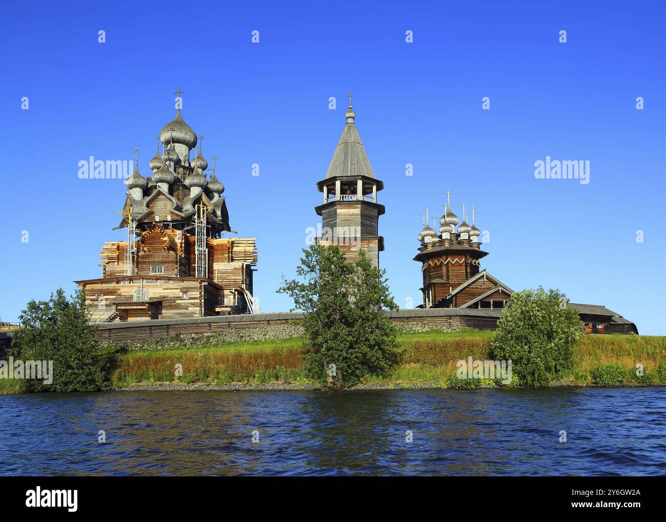 Ancienne architecture russe en bois sur l'île de Kizhi en Carélie Banque D'Images Ancienne architecture russe en bois sur l'île de Kizhi en Carélie Banque D'Images
