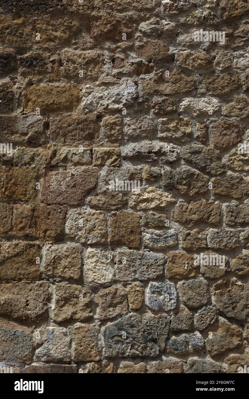 Vieux fond médiéval de mur en pierre brute Banque D'Images