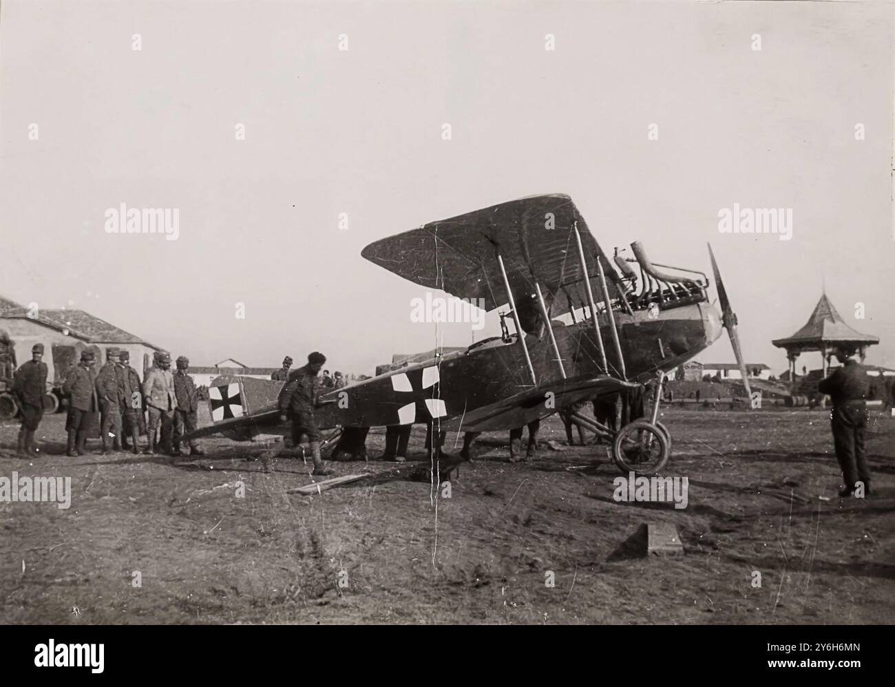 Photographie de la première Guerre mondiale : sur le front africain. Des avions allemands capturés près de Monastir, en Tunisie, par les troupes italiennes. Banque D'Images