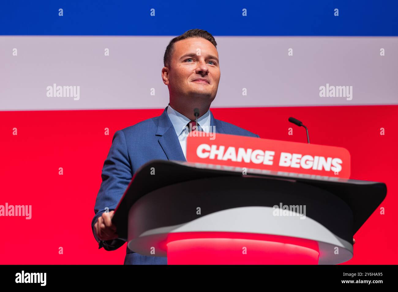 Liverpool, Royaume-Uni. 25 SEP, 2024. Wes Streeting, secrétaire d'État à la santé et aux soins sociaux, prononce un discours dans le cadre de la séance plénière de la mission : un NHS digne de l'avenir, alors que la conférence du parti travailliste s'est clôturée mercredi matin après trois jours précédents de discours liminaires et d'événements marginaux. Crédit Milo Chandler/Alamy Live News Banque D'Images