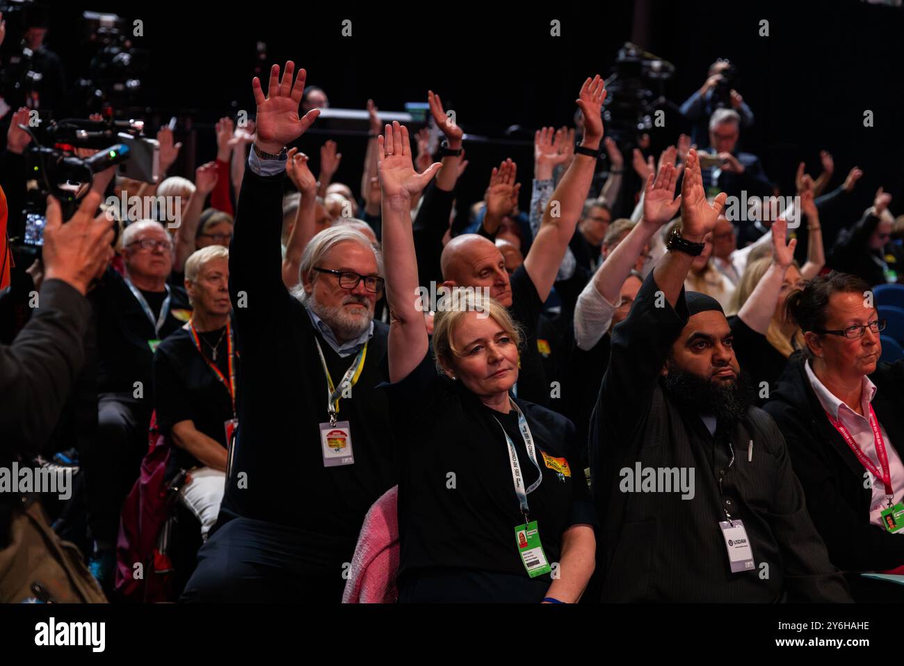 Liverpool, Royaume-Uni. 25 SEP, 2024. Sharon Graham, de Unite the Syndicat, vote sur des motions, y compris sur le paiement de carburant d'hiver, lors d'un vote clé alors que la conférence du parti travailliste a pris fin mercredi matin après trois jours précédents de discours principaux et d'événements marginaux. Crédit Milo Chandler/Alamy Live News Banque D'Images