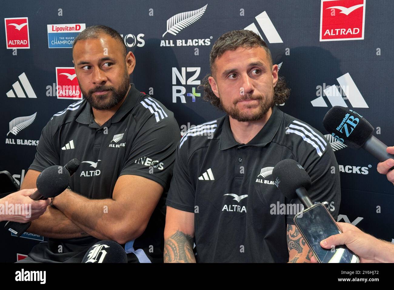 Wellington, Nouvelle-Zélande. 26 septembre 2024. Tous les Noirs Patrick Tuipulotu et TJ Perenara s’adressent aux médias lors d’une conférence de presse à Wellington, Nouvelle-Zélande, le jeudi 26 septembre 2024. (AAP image/Ben McKay) PAS D'ARCHIVAGE, IMAGE PRISE PAR LE JOURNALISTE crédit : Australian Associated Press/Alamy Live News Banque D'Images