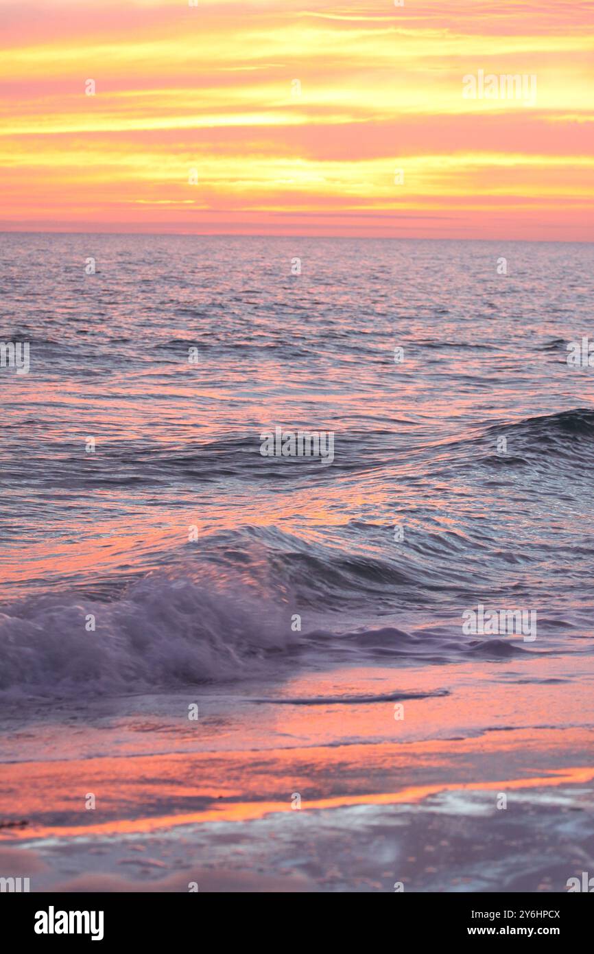 Le coucher de soleil sur la côte du golfe à Sarasota, FL. Banque D'Images