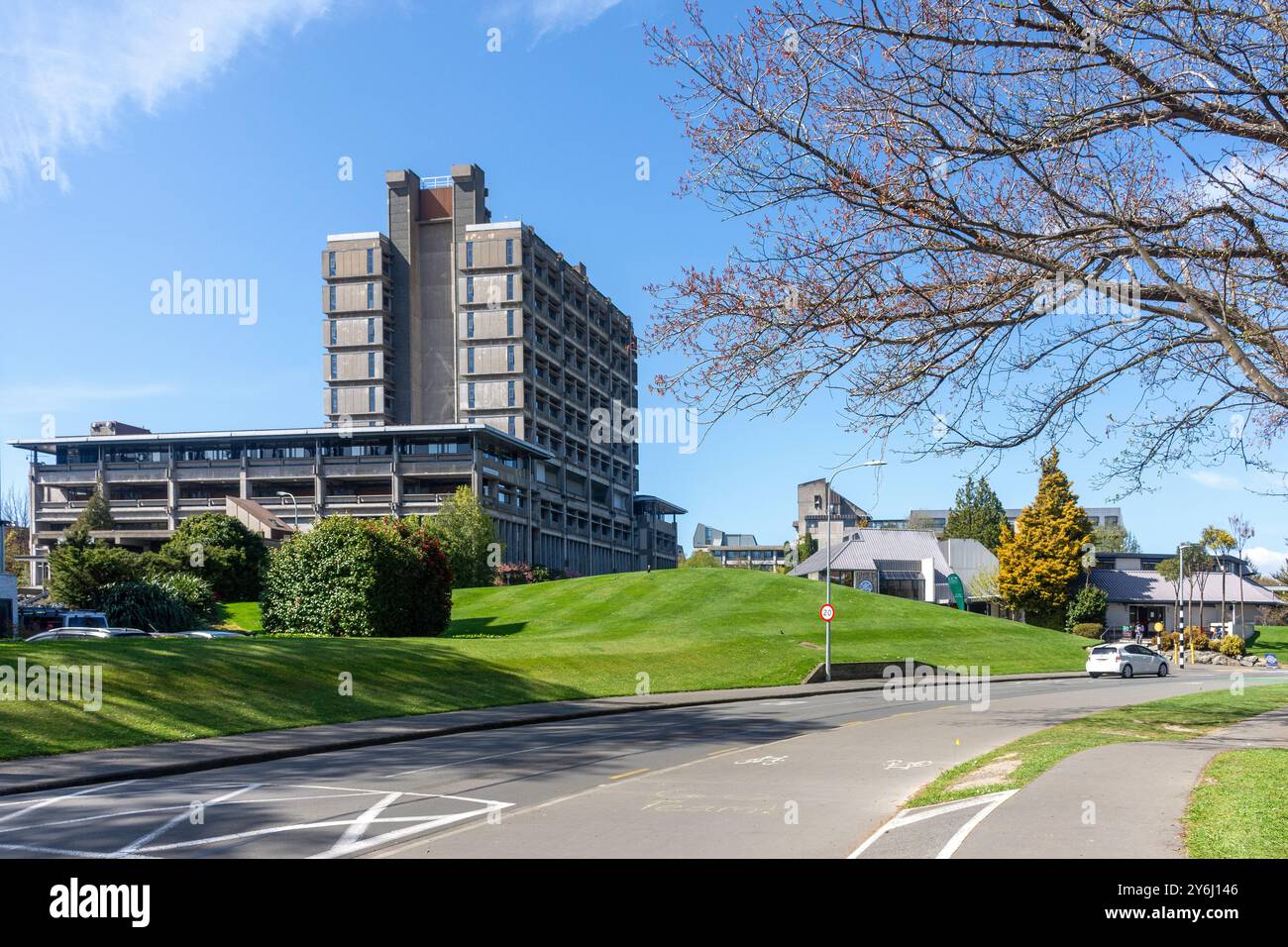 Matariki & Puaka-James Hight Buildings from University Avenue, Canterbury University, Riccarton, Christchurch (Ōtautahi), Canterbury, nouvelle-Zélande Banque D'Images