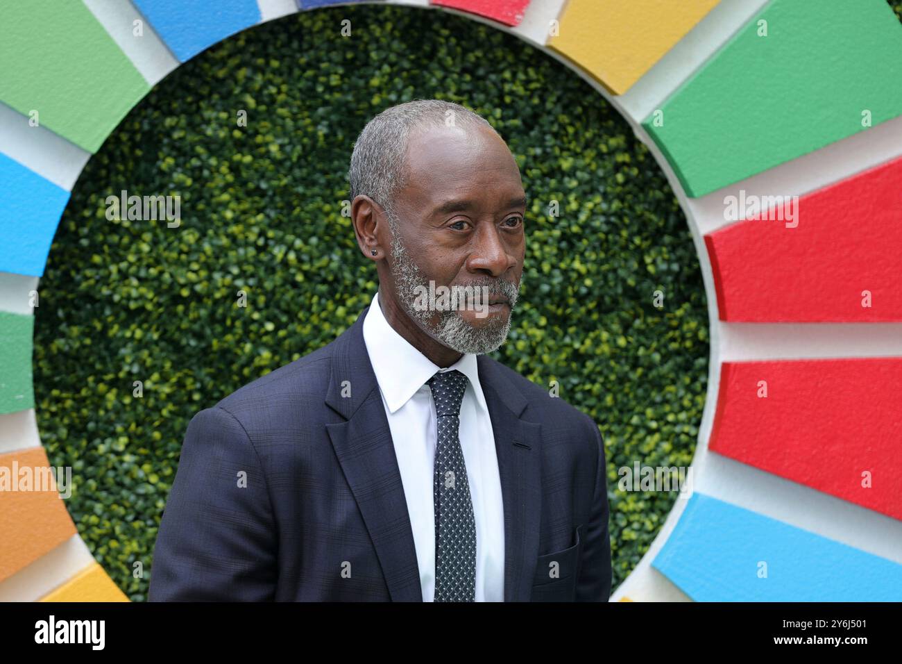 New York, NY - 24 septembre 2024 : L'acteur et ambassadeur de bonne volonté du Programme des Nations Unies pour l'environnement Don Cheadle lors de la 79e Assemblée générale des Nations Unies. Cheadle a souligné la nécessité pour les communautés les plus touchées par les défis mondiaux de prendre l'initiative dans la création de solutions. En tant que défenseur passionné de la justice environnementale et sociale, il a souligné le pouvoir de l'action collective dans la lutte contre le changement climatique et d'autres questions urgentes. Photo : Luiz Rampelotto/EuropaNewswire Banque D'Images