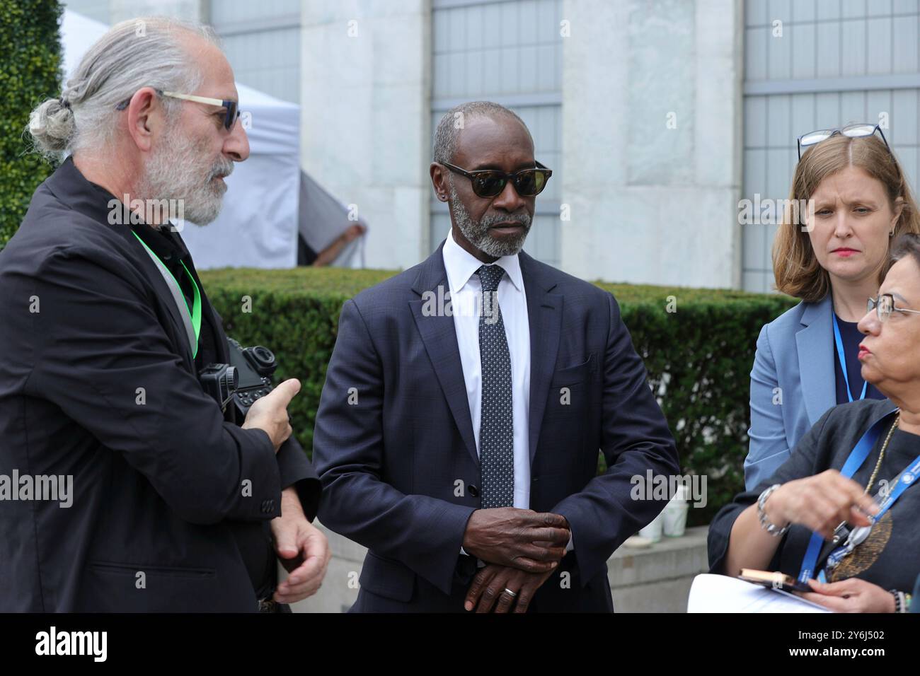 New York, NY - 24 septembre 2024 : L'acteur et ambassadeur de bonne volonté du Programme des Nations Unies pour l'environnement Don Cheadle lors de la 79e Assemblée générale des Nations Unies. Cheadle a souligné la nécessité pour les communautés les plus touchées par les défis mondiaux de prendre l'initiative dans la création de solutions. En tant que défenseur passionné de la justice environnementale et sociale, il a souligné le pouvoir de l'action collective dans la lutte contre le changement climatique et d'autres questions urgentes. Photo : Luiz Rampelotto/EuropaNewswire Banque D'Images