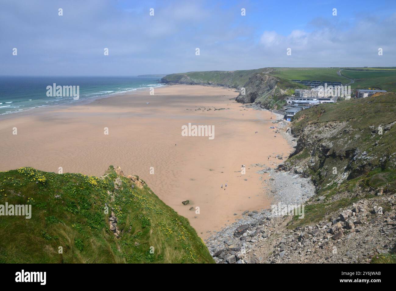 La grande plage de Watergate Bay près de Newquay sur le sentier côtier du Sud-Ouest, Cornouailles du Nord, Angleterre, Royaume-Uni Banque D'Images