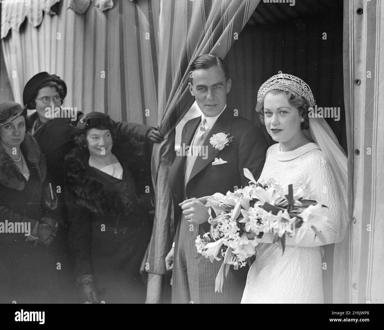 Mariage de M. Comar Wilson et de Mlle Pippa Taylor à l'église St George , Hanover Square , Londres , Angleterre . 22 avril 1936 Banque D'Images Mariage de M. Comar Wilson et de Mlle Pippa Taylor à l'église St George , Hanover Square , Londres , Angleterre . 22 avril 1936 Banque D'Images